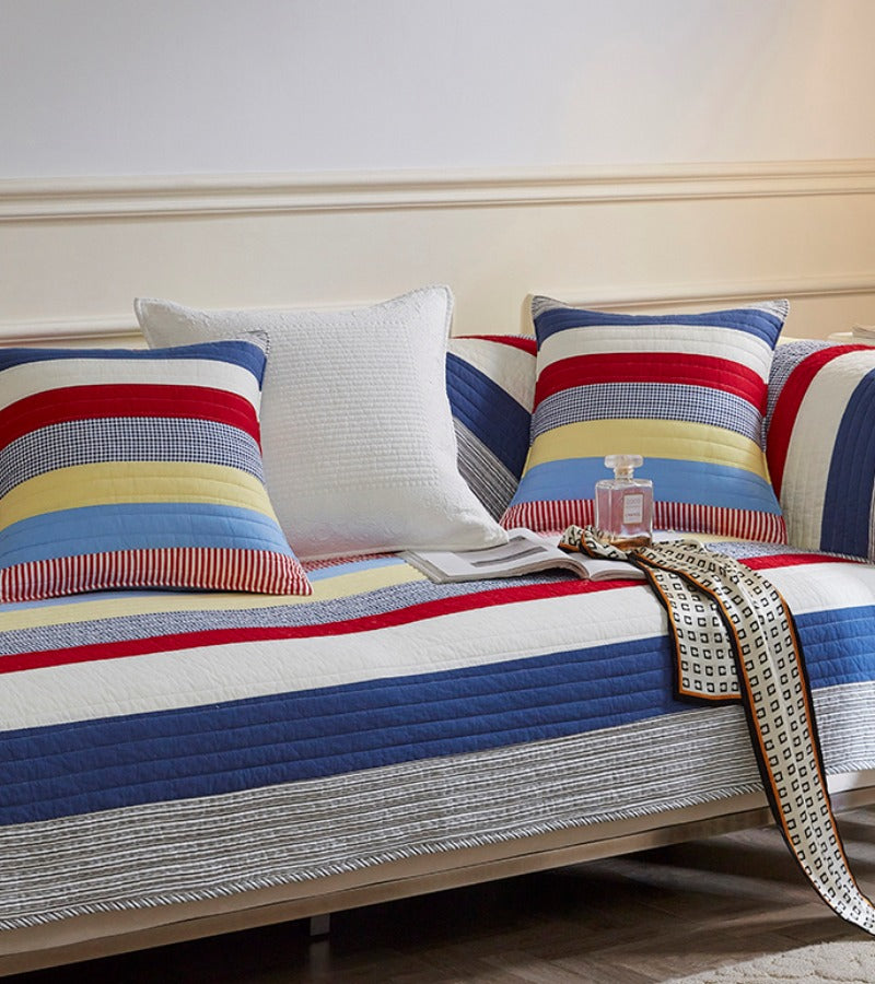 Bunt gestreifter, gesteppter Sofa-Chic-Schutz, bequemer Couchbezug