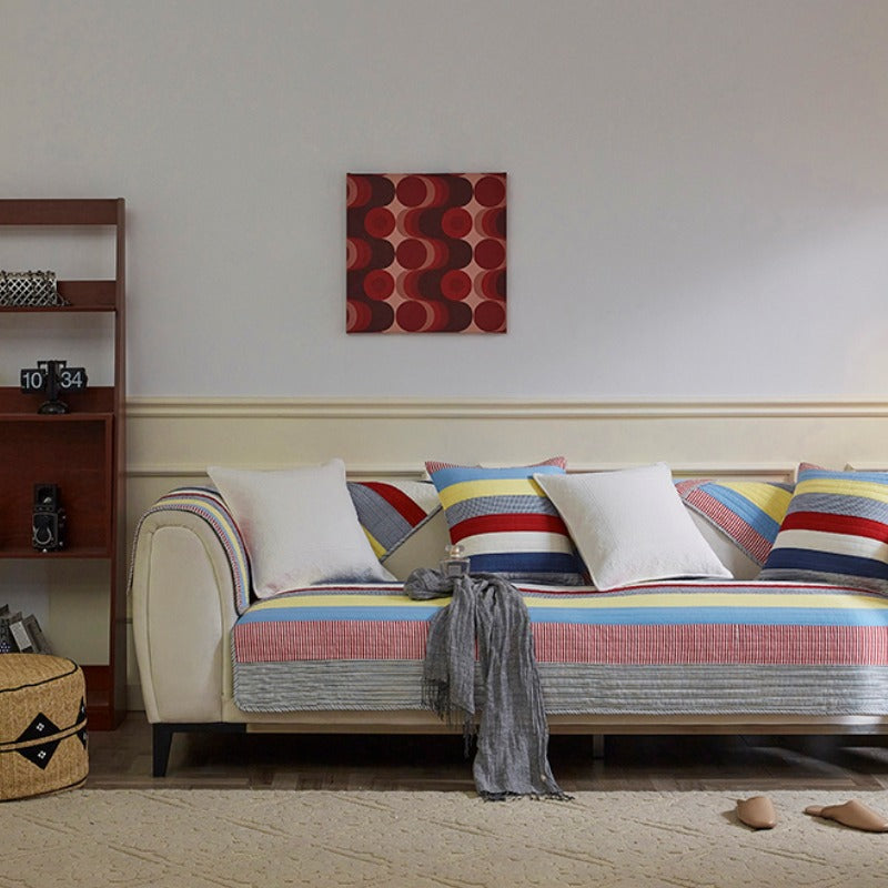Bunt gestreifter, gesteppter Sofa-Chic-Schutz, bequemer Couchbezug