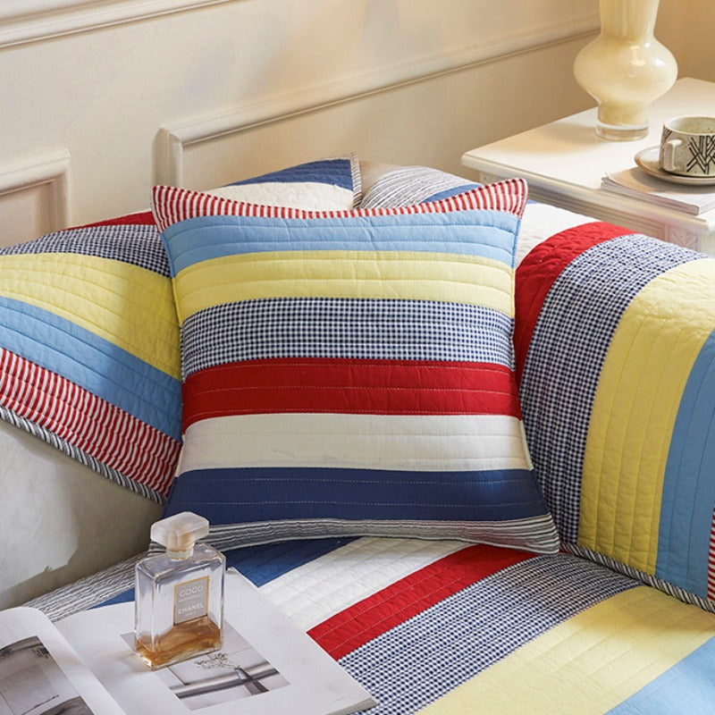 Bunt gestreifter, gesteppter Sofa-Chic-Schutz, bequemer Couchbezug