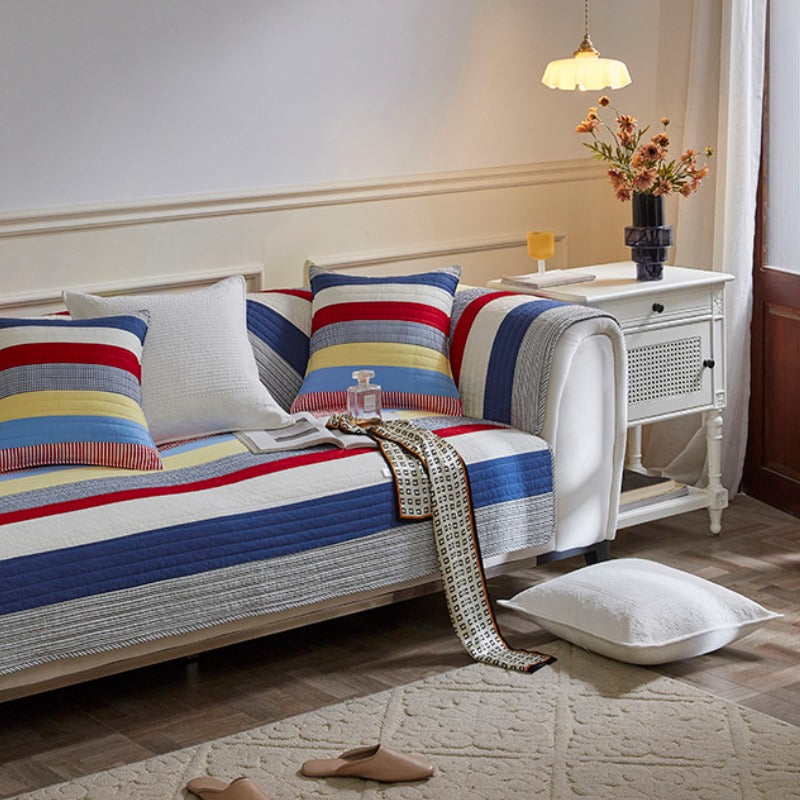 Bunt gestreifter, gesteppter Sofa-Chic-Schutz, bequemer Couchbezug