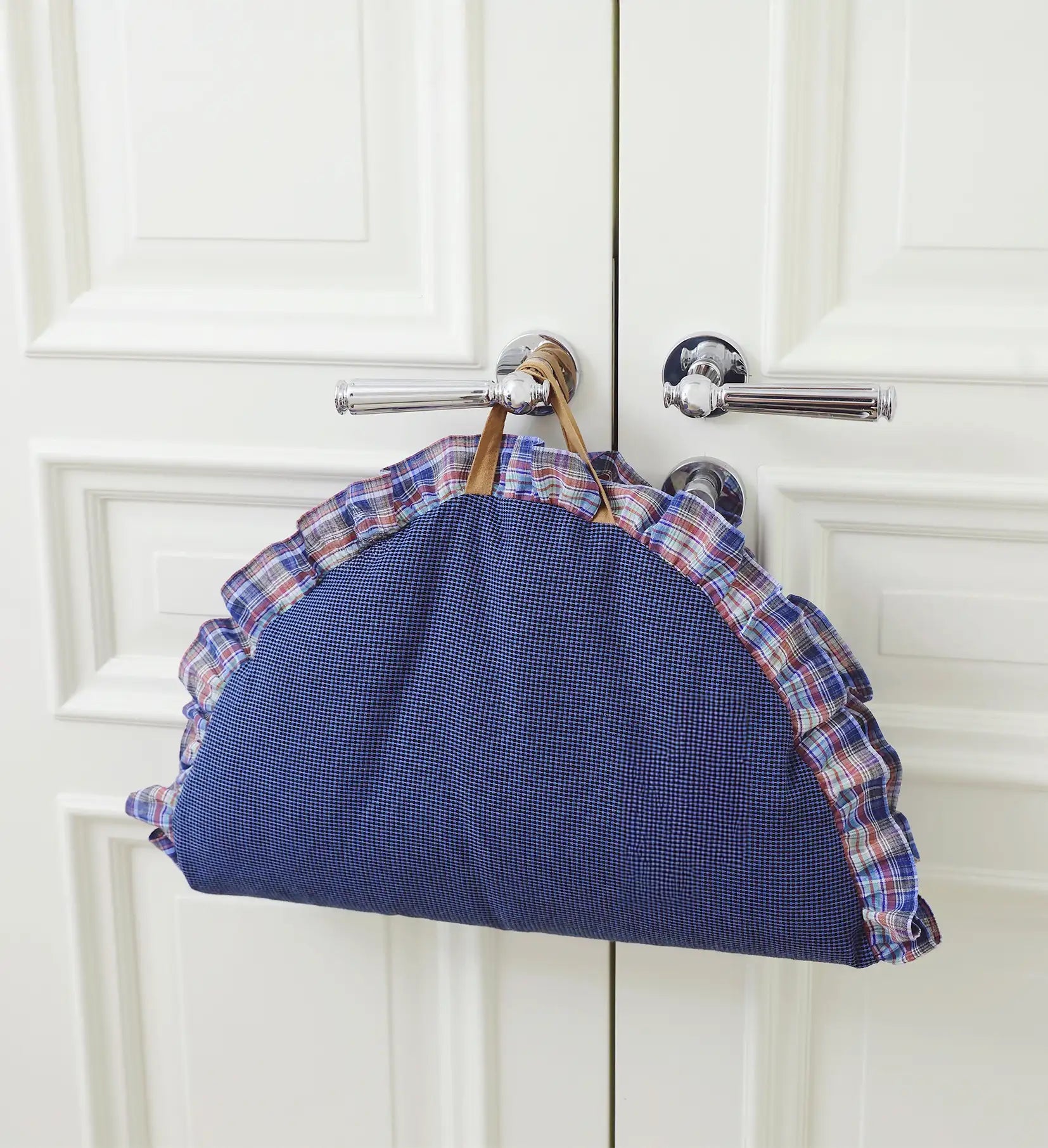 Country Chic Plaid Non-Slip Round Pet Mat - Large Space