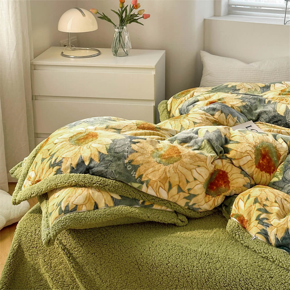 Doppelseitiges Bettlaken-Set aus Milchsamt und Sherpa mit Blumendruck