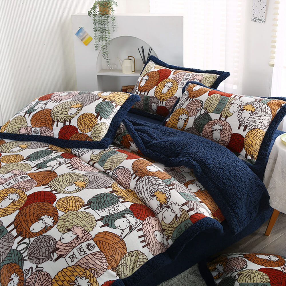 Doppelseitiges Bettlaken-Set aus Milchsamt und Sherpa mit Blumendruck
