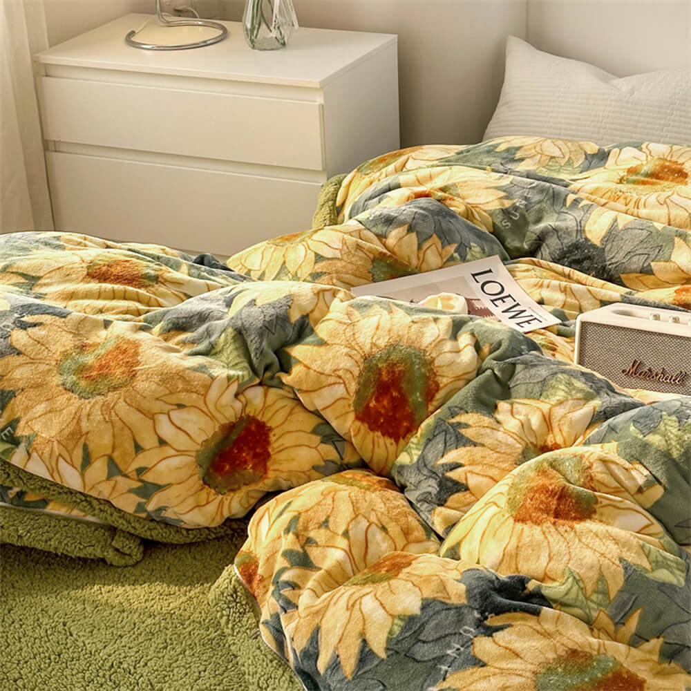 Doppelseitiges Bettlaken-Set aus Milchsamt und Sherpa mit Blumendruck