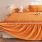 Set de falda de la cama acolchada de terciopelo cremoso de la leche