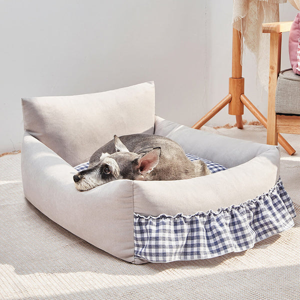 Cama de sofá de perros y gatos con respaldo mejorado con volantes con volantes y gato
