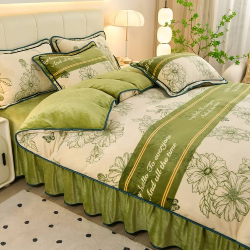 Elegancia floral Milk Velvet Bed Sheet juego con falda de cama