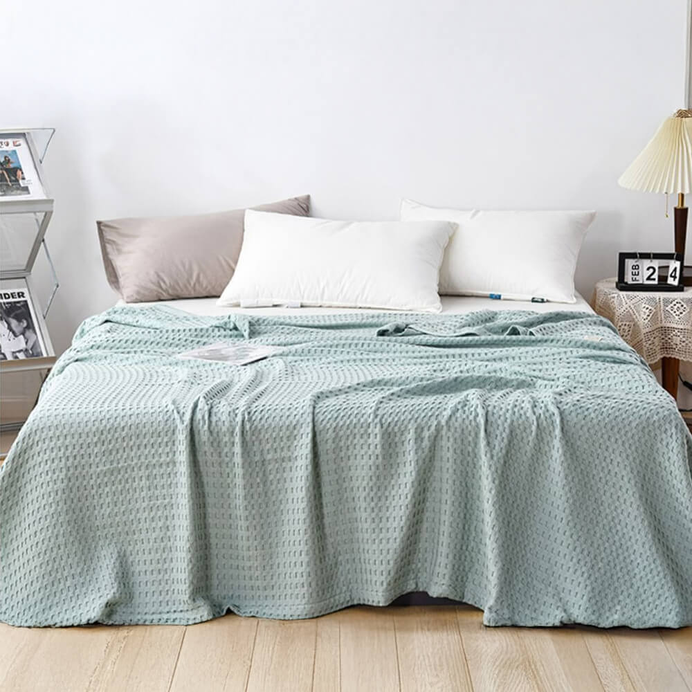 All-Season Lightweight Breathable Cotton Waffle Throw Blanket for Pets & People