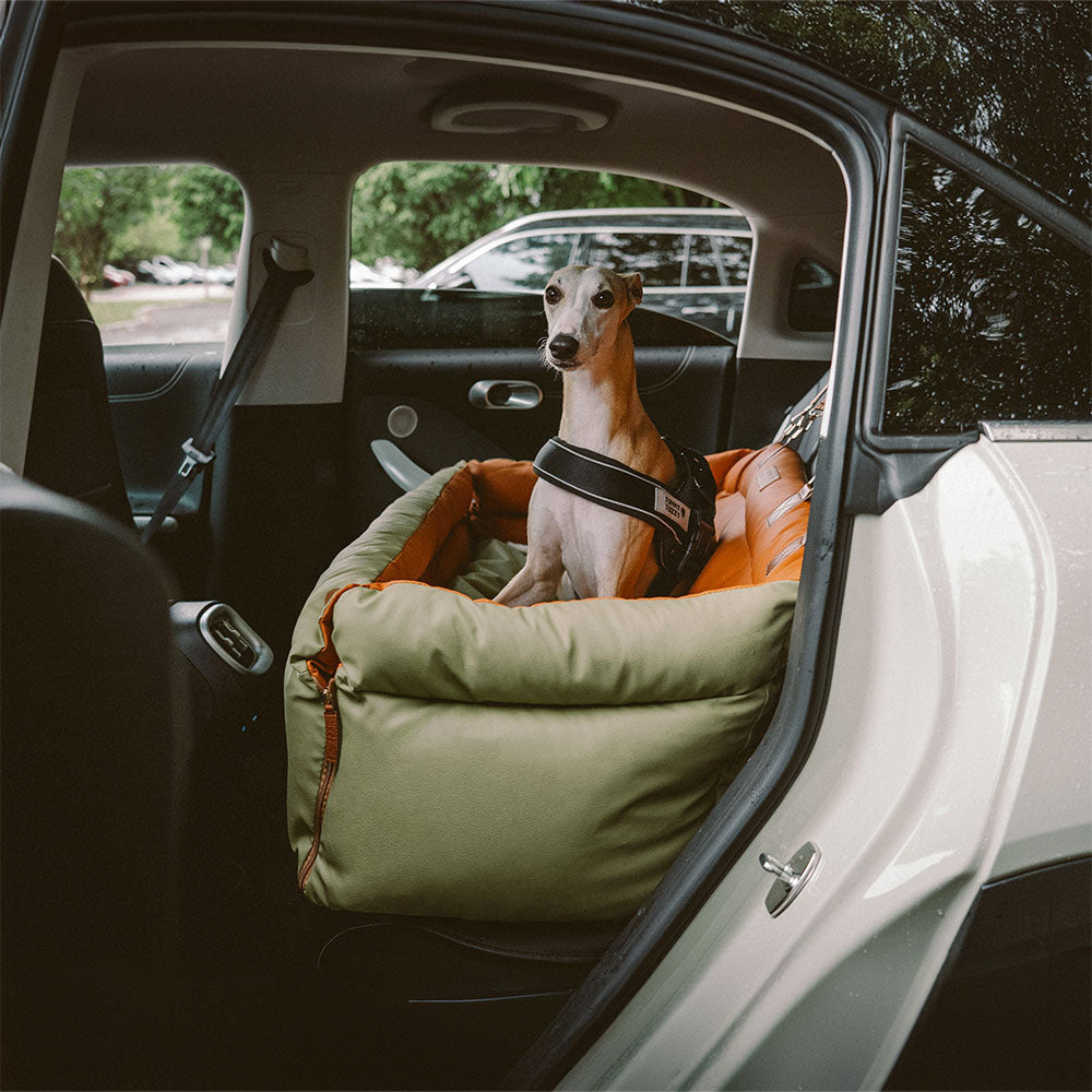 Grand lit rehausseur de siège d'auto pour chien en simili cuir de luxe - Urban Voyager