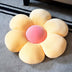 Almofadas de sofá em formato de flor e decoração de quarto