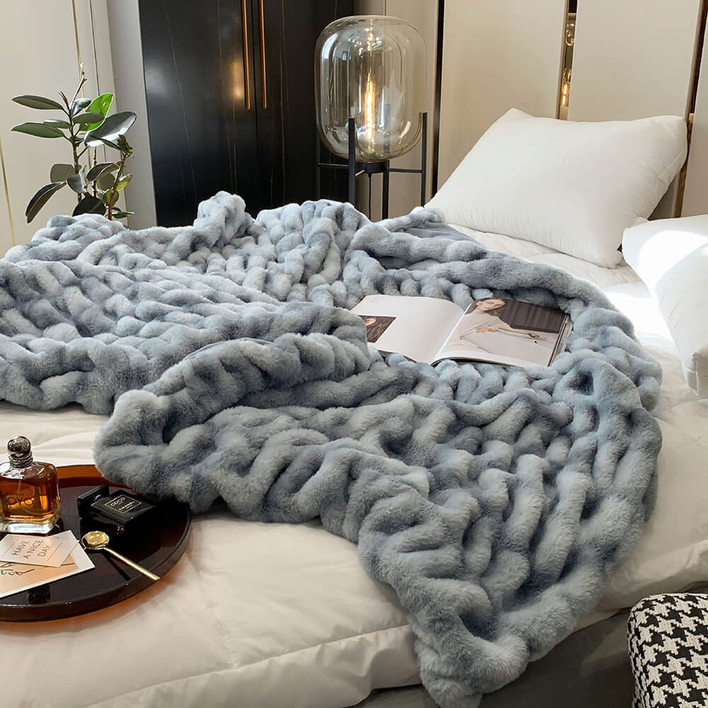 Super Soft Faux Fur & Velvet Luxury Pet Shrow Maneta humana